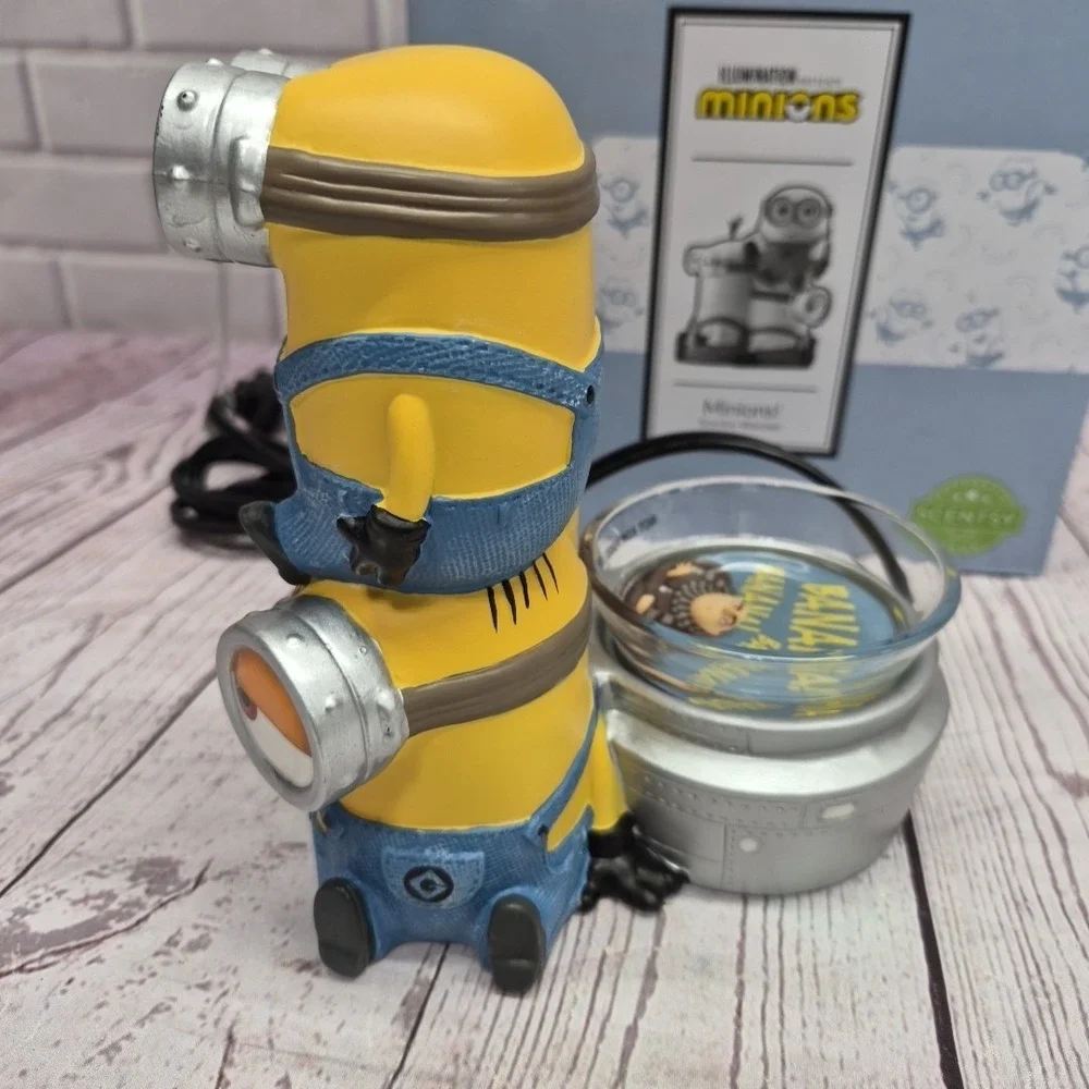 Scentsy Minions Wax Warmer Illumination Despicable Me Electric Home Decor Boxed